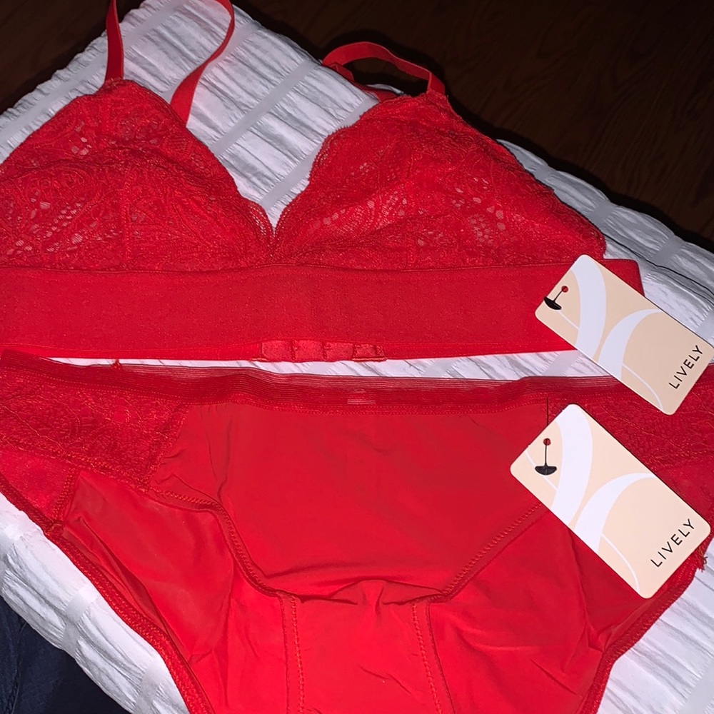 2️⃣1️⃣3️⃣Lively Bra and Panty set.